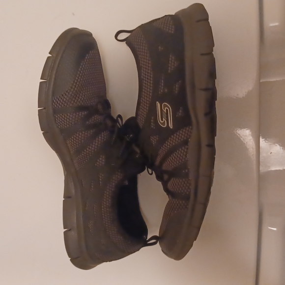 Women's Skechers with air-cooled memory foam size 7.5 excellent condition - Picture 2 of 7